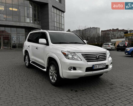 Белый Лексус ЛХ, объемом двигателя 5.66 л и пробегом 287 тыс. км за 28900 $, фото 4 на Automoto.ua
