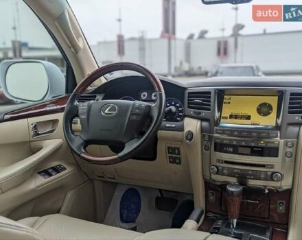 Белый Лексус ЛХ, объемом двигателя 5.7 л и пробегом 260 тыс. км за 24000 $, фото 10 на Automoto.ua