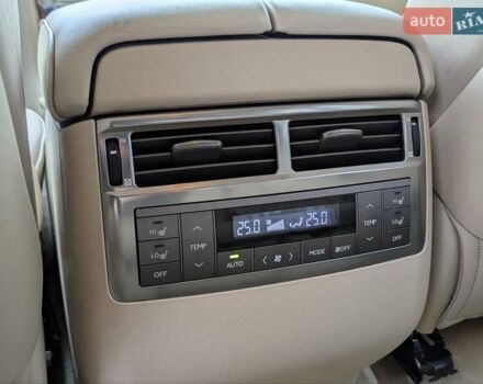 Белый Лексус ЛХ, объемом двигателя 5.7 л и пробегом 260 тыс. км за 24000 $, фото 22 на Automoto.ua