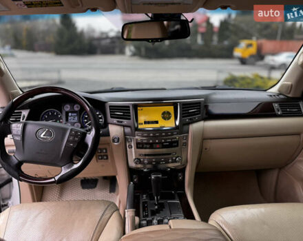 Белый Лексус ЛХ, объемом двигателя 5.66 л и пробегом 287 тыс. км за 28900 $, фото 16 на Automoto.ua