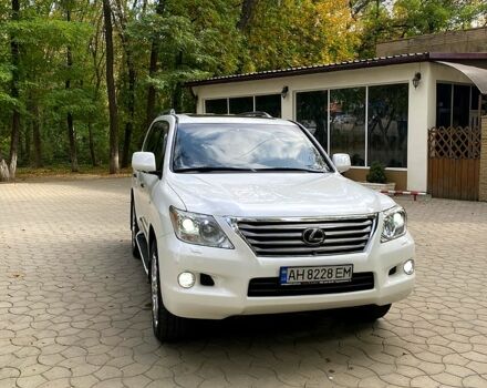Белый Лексус ЛХ, объемом двигателя 5.7 л и пробегом 165 тыс. км за 28000 $, фото 2 на Automoto.ua