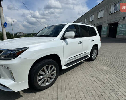 Белый Лексус ЛХ, объемом двигателя 5.66 л и пробегом 173 тыс. км за 30500 $, фото 5 на Automoto.ua