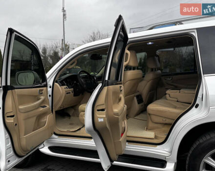 Белый Лексус ЛХ, объемом двигателя 5.66 л и пробегом 287 тыс. км за 28900 $, фото 13 на Automoto.ua