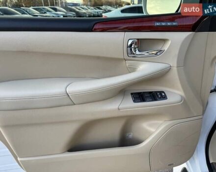 Білий Лексус ЛХ, об'ємом двигуна 5.66 л та пробігом 208 тис. км за 24500 $, фото 9 на Automoto.ua