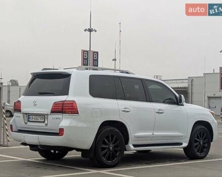 Белый Лексус ЛХ, объемом двигателя 5.7 л и пробегом 260 тыс. км за 24000 $, фото 4 на Automoto.ua