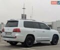 Белый Лексус ЛХ, объемом двигателя 5.7 л и пробегом 260 тыс. км за 24000 $, фото 4 на Automoto.ua