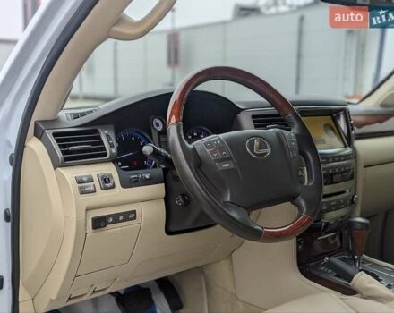 Белый Лексус ЛХ, объемом двигателя 5.7 л и пробегом 260 тыс. км за 24000 $, фото 9 на Automoto.ua