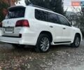 Белый Лексус ЛХ, объемом двигателя 5.66 л и пробегом 333 тыс. км за 24777 $, фото 6 на Automoto.ua