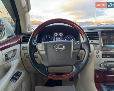 Білий Лексус ЛХ, об'ємом двигуна 5.66 л та пробігом 208 тис. км за 24500 $, фото 15 на Automoto.ua