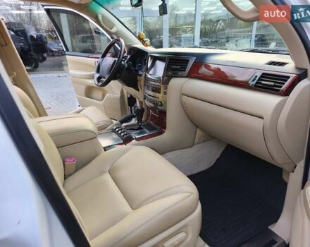 Белый Лексус ЛХ, объемом двигателя 5.66 л и пробегом 208 тыс. км за 25500 $, фото 14 на Automoto.ua