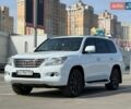 Белый Лексус ЛХ, объемом двигателя 5.66 л и пробегом 261 тыс. км за 23000 $, фото 1 на Automoto.ua
