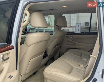 Белый Лексус ЛХ, объемом двигателя 5.7 л и пробегом 260 тыс. км за 24000 $, фото 20 на Automoto.ua