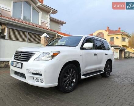 Белый Лексус ЛХ, объемом двигателя 5.7 л и пробегом 169 тыс. км за 37999 $, фото 1 на Automoto.ua