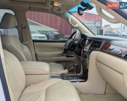 Белый Лексус ЛХ, объемом двигателя 5.7 л и пробегом 260 тыс. км за 24000 $, фото 7 на Automoto.ua