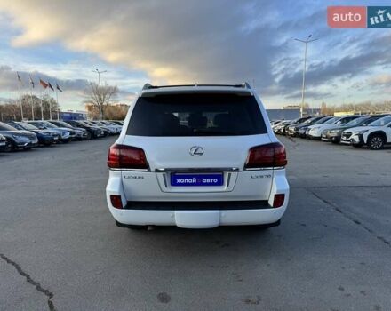 Білий Лексус ЛХ, об'ємом двигуна 5.66 л та пробігом 208 тис. км за 24500 $, фото 5 на Automoto.ua