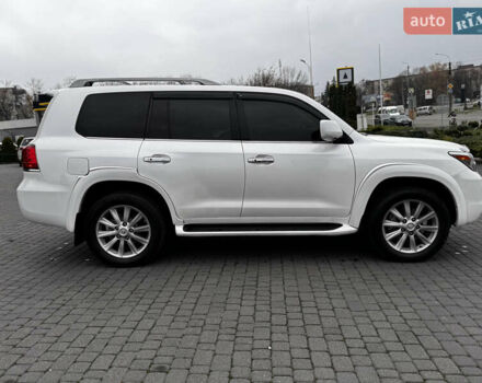 Белый Лексус ЛХ, объемом двигателя 5.66 л и пробегом 287 тыс. км за 28900 $, фото 2 на Automoto.ua