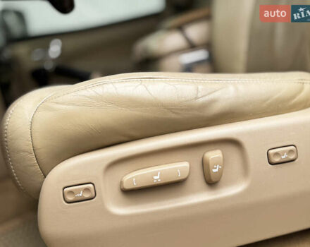 Белый Лексус ЛХ, объемом двигателя 5.66 л и пробегом 287 тыс. км за 28900 $, фото 10 на Automoto.ua