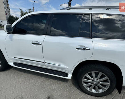 Белый Лексус ЛХ, объемом двигателя 5.66 л и пробегом 173 тыс. км за 30500 $, фото 6 на Automoto.ua