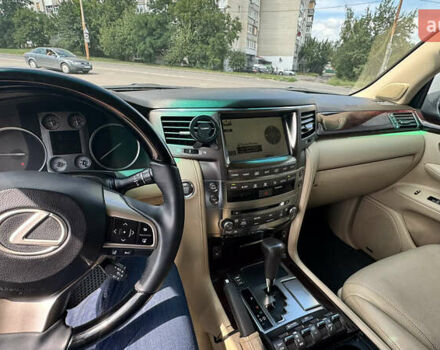 Белый Лексус ЛХ, объемом двигателя 5.66 л и пробегом 173 тыс. км за 30500 $, фото 10 на Automoto.ua