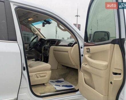 Белый Лексус ЛХ, объемом двигателя 5.7 л и пробегом 260 тыс. км за 24000 $, фото 8 на Automoto.ua