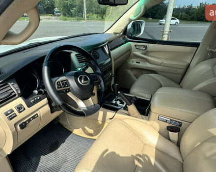 Белый Лексус ЛХ, объемом двигателя 5.66 л и пробегом 173 тыс. км за 30500 $, фото 9 на Automoto.ua