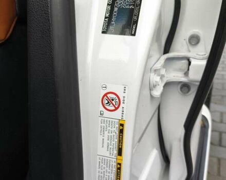 Белый Лексус ЛХ, объемом двигателя 5.7 л и пробегом 169 тыс. км за 37999 $, фото 31 на Automoto.ua