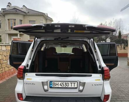 Белый Лексус ЛХ, объемом двигателя 5.7 л и пробегом 169 тыс. км за 37999 $, фото 10 на Automoto.ua