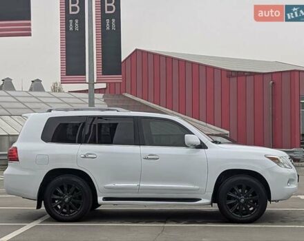 Белый Лексус ЛХ, объемом двигателя 5.7 л и пробегом 260 тыс. км за 24000 $, фото 3 на Automoto.ua