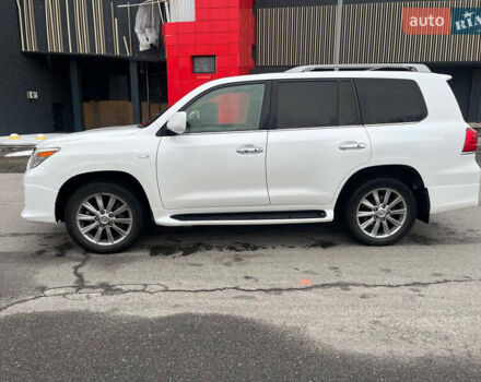 Белый Лексус ЛХ, объемом двигателя 5.66 л и пробегом 197 тыс. км за 27750 $, фото 2 на Automoto.ua