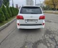 Белый Лексус ЛХ, объемом двигателя 5.66 л и пробегом 270 тыс. км за 30000 $, фото 3 на Automoto.ua