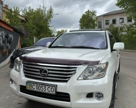 Белый Лексус ЛХ, объемом двигателя 5.7 л и пробегом 212 тыс. км за 25000 $, фото 1 на Automoto.ua