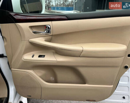 Белый Лексус ЛХ, объемом двигателя 5.66 л и пробегом 197 тыс. км за 27750 $, фото 8 на Automoto.ua