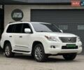 Белый Лексус ЛХ, объемом двигателя 5.66 л и пробегом 250 тыс. км за 22500 $, фото 1 на Automoto.ua