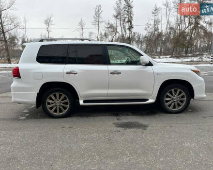 Белый Лексус ЛХ, объемом двигателя 5.66 л и пробегом 197 тыс. км за 27750 $, фото 4 на Automoto.ua