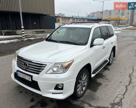 Белый Лексус ЛХ, объемом двигателя 5.66 л и пробегом 197 тыс. км за 27750 $, фото 10 на Automoto.ua