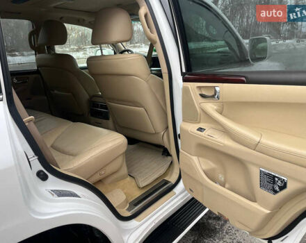 Белый Лексус ЛХ, объемом двигателя 5.66 л и пробегом 197 тыс. км за 27750 $, фото 5 на Automoto.ua