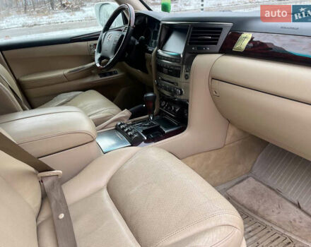 Белый Лексус ЛХ, объемом двигателя 5.66 л и пробегом 197 тыс. км за 27750 $, фото 9 на Automoto.ua