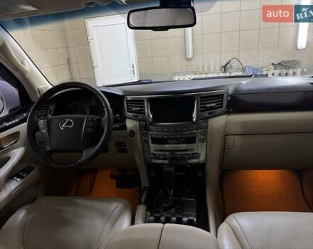 Белый Лексус ЛХ, объемом двигателя 5.66 л и пробегом 200 тыс. км за 33333 $, фото 24 на Automoto.ua