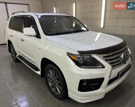 Белый Лексус ЛХ, объемом двигателя 5.66 л и пробегом 200 тыс. км за 33333 $, фото 2 на Automoto.ua