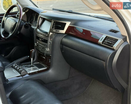 Белый Лексус ЛХ, объемом двигателя 5.7 л и пробегом 190 тыс. км за 38000 $, фото 18 на Automoto.ua