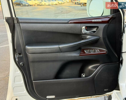 Белый Лексус ЛХ, объемом двигателя 5.7 л и пробегом 190 тыс. км за 38000 $, фото 10 на Automoto.ua