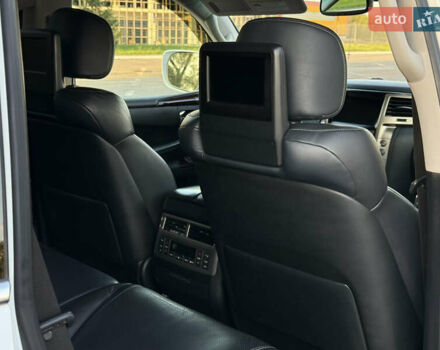 Белый Лексус ЛХ, объемом двигателя 5.7 л и пробегом 190 тыс. км за 38000 $, фото 22 на Automoto.ua