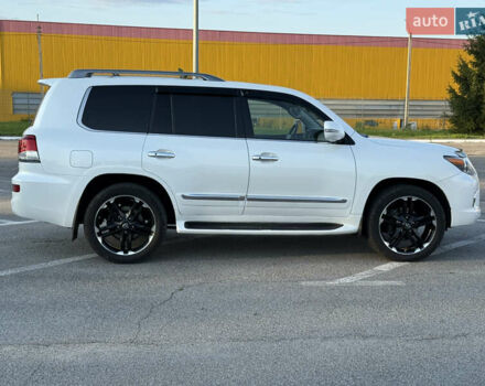 Белый Лексус ЛХ, объемом двигателя 5.7 л и пробегом 190 тыс. км за 38000 $, фото 7 на Automoto.ua