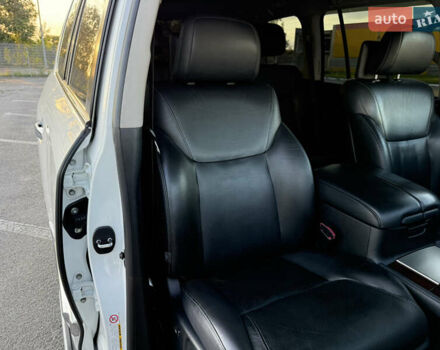 Белый Лексус ЛХ, объемом двигателя 5.7 л и пробегом 190 тыс. км за 38000 $, фото 19 на Automoto.ua