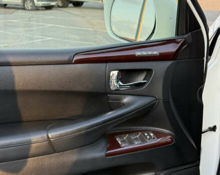 Белый Лексус ЛХ, объемом двигателя 5.7 л и пробегом 190 тыс. км за 38000 $, фото 29 на Automoto.ua