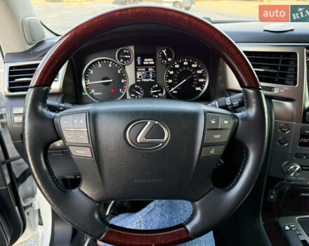 Белый Лексус ЛХ, объемом двигателя 5.7 л и пробегом 190 тыс. км за 38000 $, фото 15 на Automoto.ua