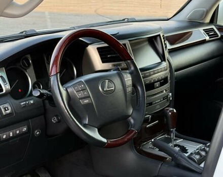 Белый Лексус ЛХ, объемом двигателя 5.7 л и пробегом 190 тыс. км за 38000 $, фото 27 на Automoto.ua