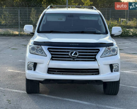 Белый Лексус ЛХ, объемом двигателя 5.7 л и пробегом 190 тыс. км за 38000 $, фото 1 на Automoto.ua