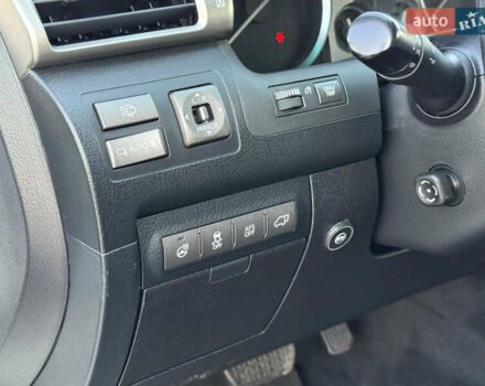 Белый Лексус ЛХ, объемом двигателя 5.7 л и пробегом 190 тыс. км за 38000 $, фото 11 на Automoto.ua