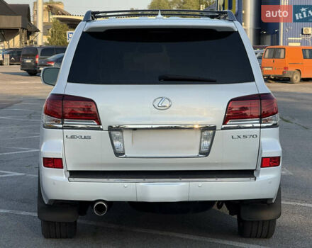 Белый Лексус ЛХ, объемом двигателя 5.7 л и пробегом 190 тыс. км за 38000 $, фото 5 на Automoto.ua